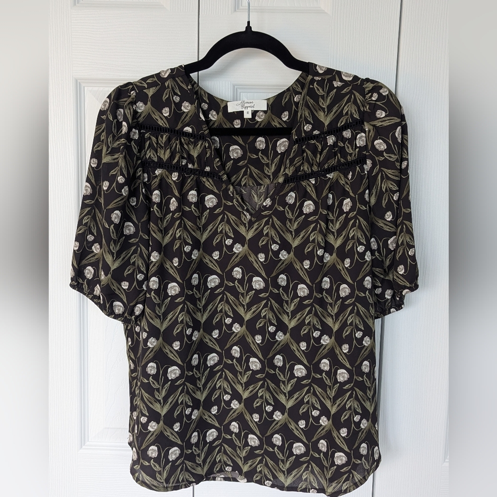 Beacon Apparel Art Deco Floral Print Blouse Medium